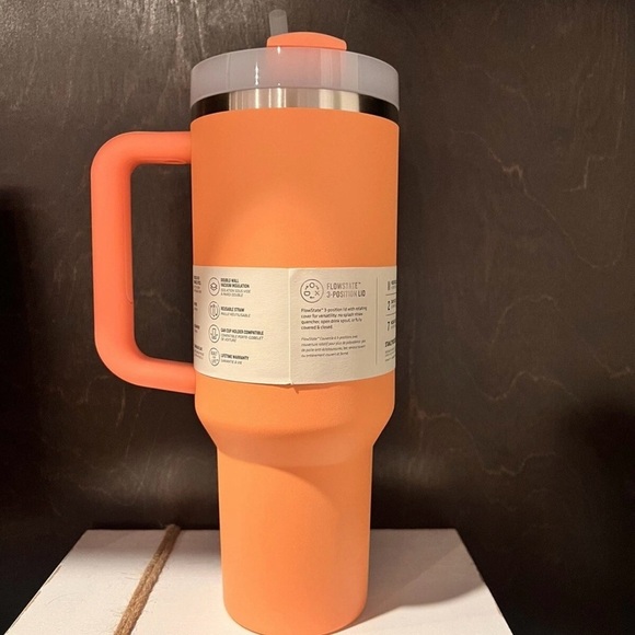 New in Box Stanley FLOWSTATE 40oz Nectarine Tumbler🔥🔥 - Picture 2 of 6